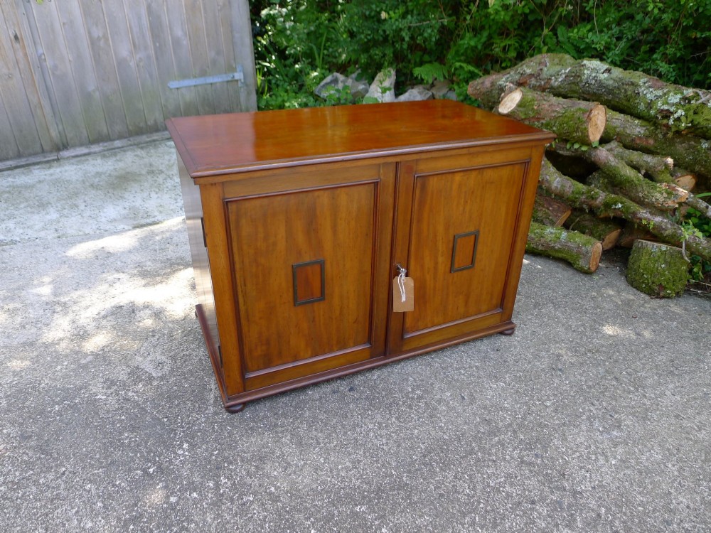 A SOLID MAHOGANY 20 DRAWER COLLECTORS CABINET BY J.T.CROCKETT, CAVENDISH SQUARE, LONDON. CIRCA 1890. View II