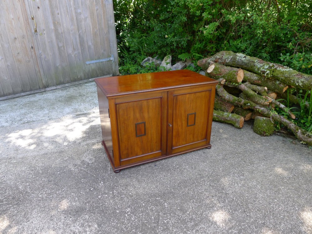 A SOLID MAHOGANY 20 DRAWER COLLECTORS CABINET BY J.T.CROCKETT, CAVENDISH SQUARE, LONDON. CIRCA 1890. View IX