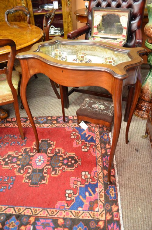 VICTORIAN MAHOGANY DISPLAY CABINET - ADDITIONAL PHOTO 1
