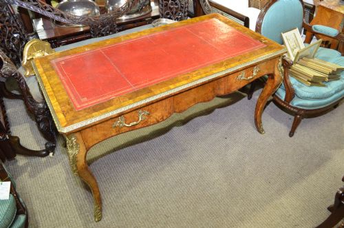 FINE 19TH CENTURY WALNUT WRITING TABLE - ADDITIONAL PHOTO 1