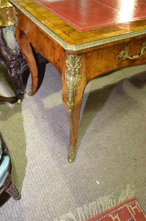 FINE 19TH CENTURY WALNUT WRITING TABLE - ADDITIONAL PHOTO 2