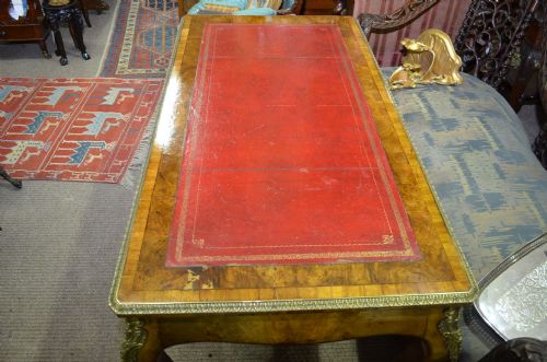 FINE 19TH CENTURY WALNUT WRITING TABLE - ADDITIONAL PHOTO 3
