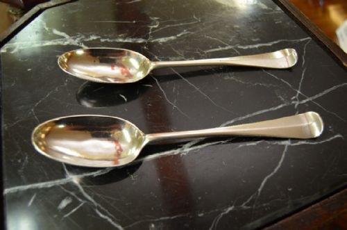 PAIR OF 18TH CENTURY IRISH SILVER SPOONS - ADDITIONAL PHOTO 1