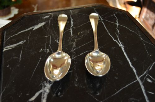 PAIR OF 18TH CENTURY IRISH SILVER SPOONS - ADDITIONAL PHOTO 2