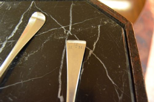 PAIR OF 18TH CENTURY IRISH SILVER SPOONS - ADDITIONAL PHOTO 3