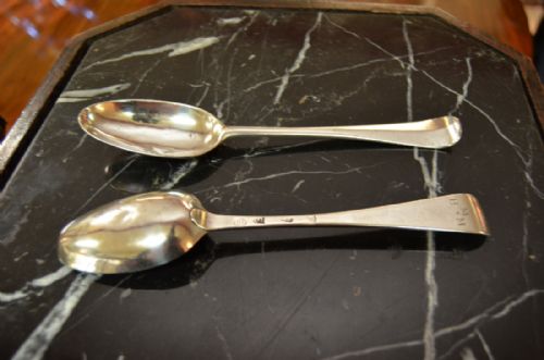 PAIR OF 18TH CENTURY IRISH SILVER SPOONS - ADDITIONAL PHOTO 5