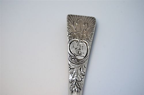 PAIR OF 18TH CENTURY IRISH SILVER SPOONS - ADDITIONAL PHOTO 3