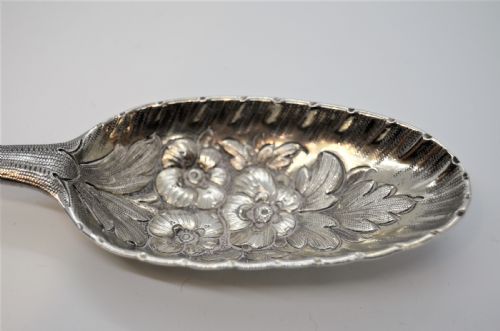 PAIR OF 18TH CENTURY IRISH SILVER SPOONS - ADDITIONAL PHOTO 4
