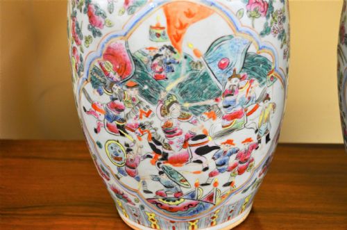 PAIR OF 19TH CENTURY CHINESE VASES - ADDITIONAL PHOTO 1
