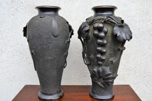 PAIR 19TH CENTURY JAPANESE BRONZE VASES SIGNED - ADDITIONAL PHOTO 1
