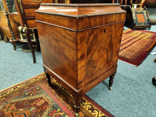 GEORGIAN MAHOGANY CELLARETTE BOX - ADDITIONAL PHOTO 2
