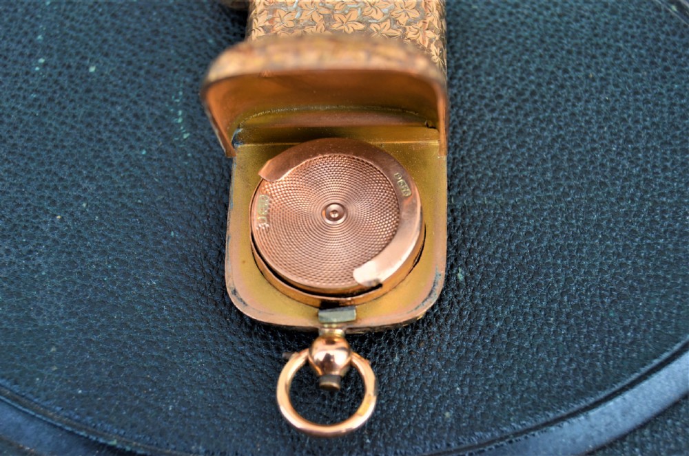 9ct gold sovereign & vesta case
 View IV