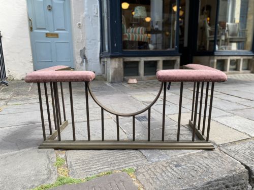 EDWARDIAN BRASS CLUB FENDER CIRCA 1900 - ADDITIONAL PHOTO 1