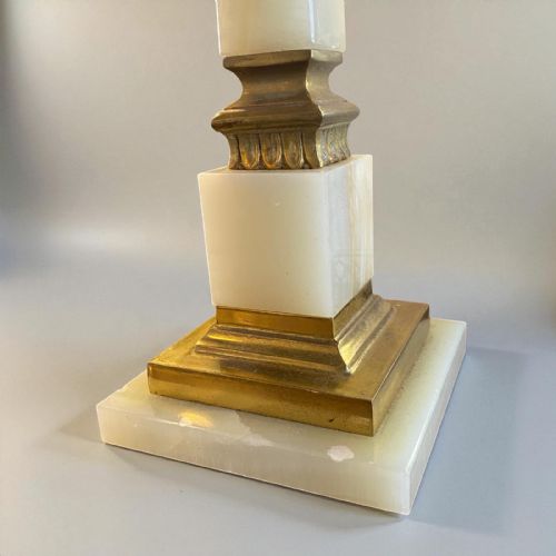 EARLY 20TH CENTURY ONYX TABLE LAMP - ADDITIONAL PHOTO 1