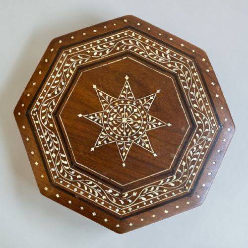 DIMINUTIVE COLLAPSABLE INDIAN TABLE CIRCA 1900 - ADDITIONAL PHOTO 2