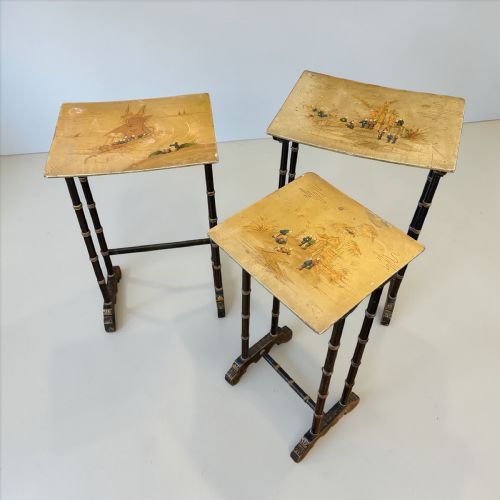 CHINOISERIE NEST OF THREE TABLES CIRCA 1910 - ADDITIONAL PHOTO 6