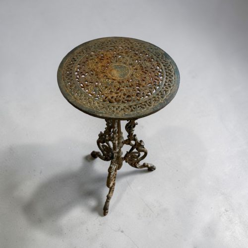 PAIR OF VICTORIAN CAST IRON GARDEN TABLES - ADDITIONAL PHOTO 4