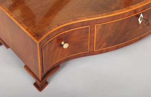 fig 2. George III Period Mahogany Toilet Mirror of classic Hepplewhite Style