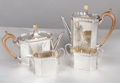 Fine Quality George V Heavy-gauge Silver Four-piece Tea and Coffee Service in the Late 18th Century Style