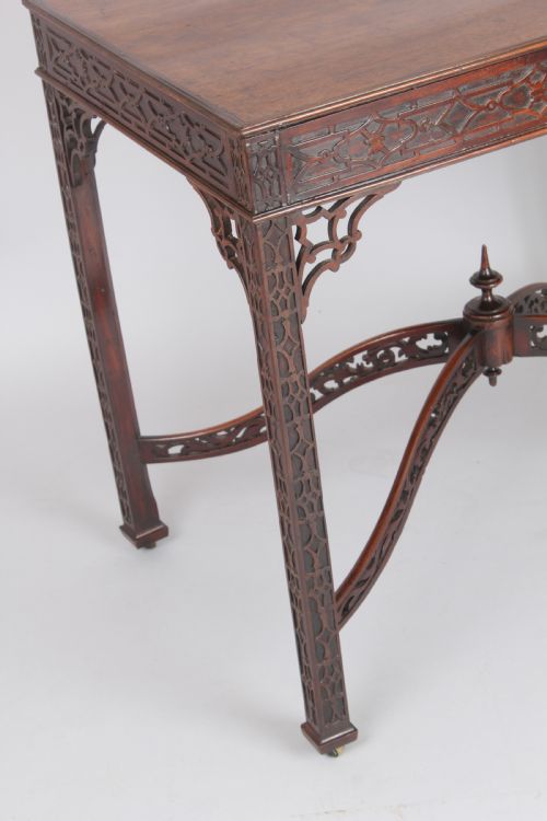 VERY FINE GEORGE III PERIOD MAHOGANY SILVER TABLE - ADDITIONAL PHOTO 1