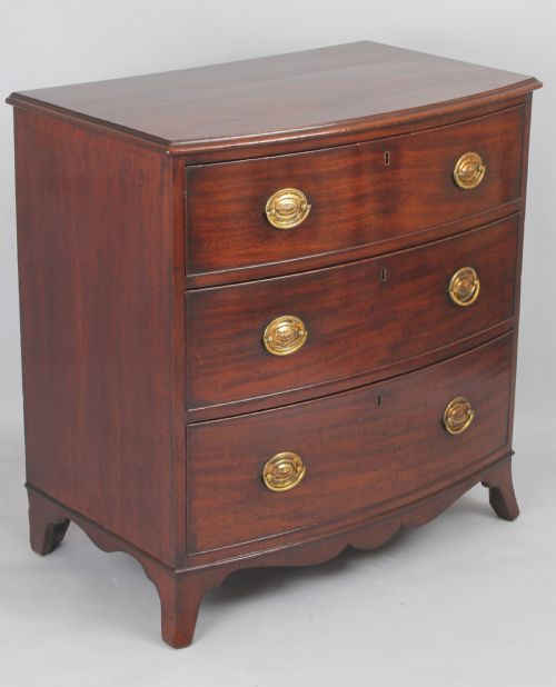 fig 1. Good quality George III period mahogany small bow fronted chest of drawers