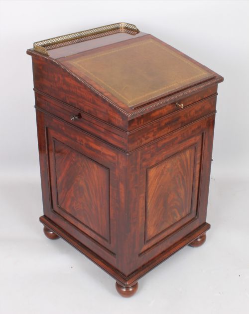 Mahogany Davenport of the Highest Quality in the Manner of Gillows