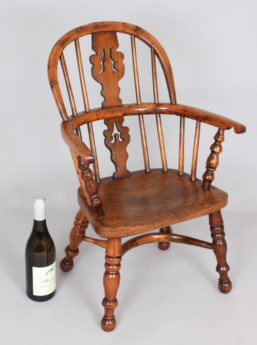 CHILD'S YEW WOOD WINDSOR ARMCHAIR - ADDITIONAL PHOTO 4