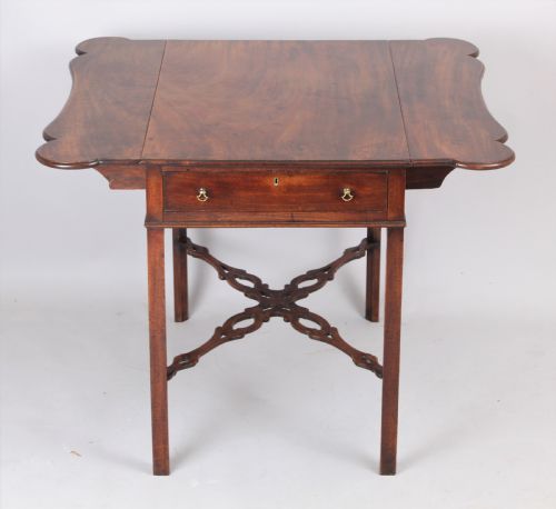 fig 1. GIII mahogany Pembroke table