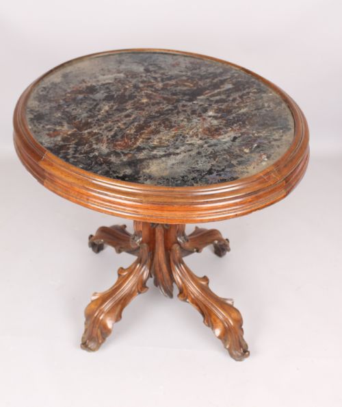 A LATE 19TH CENTURY EXOTIC AND STYLISH OVAL TOPPED CENTRE TABLE