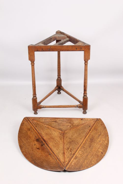 RARE EARLY 18TH CENTURY OAK CRICKET TABLE - ADDITIONAL PHOTO 4