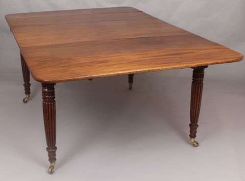 GEORGE IV PERIOD MAHOGANY EXTENDING DININGTABLE - ADDITIONAL PHOTO 1