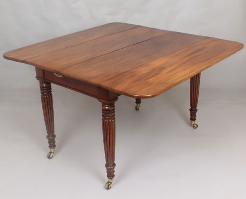 GEORGE IV PERIOD MAHOGANY EXTENDING DININGTABLE - ADDITIONAL PHOTO 3