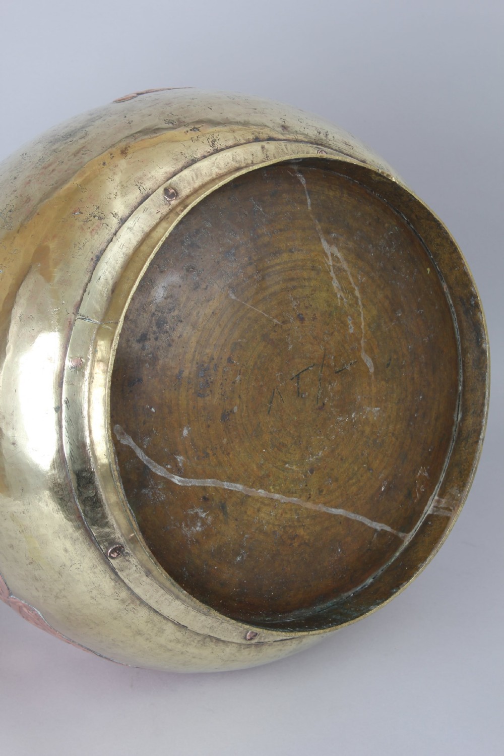 Large late 19th century brass tub View IV