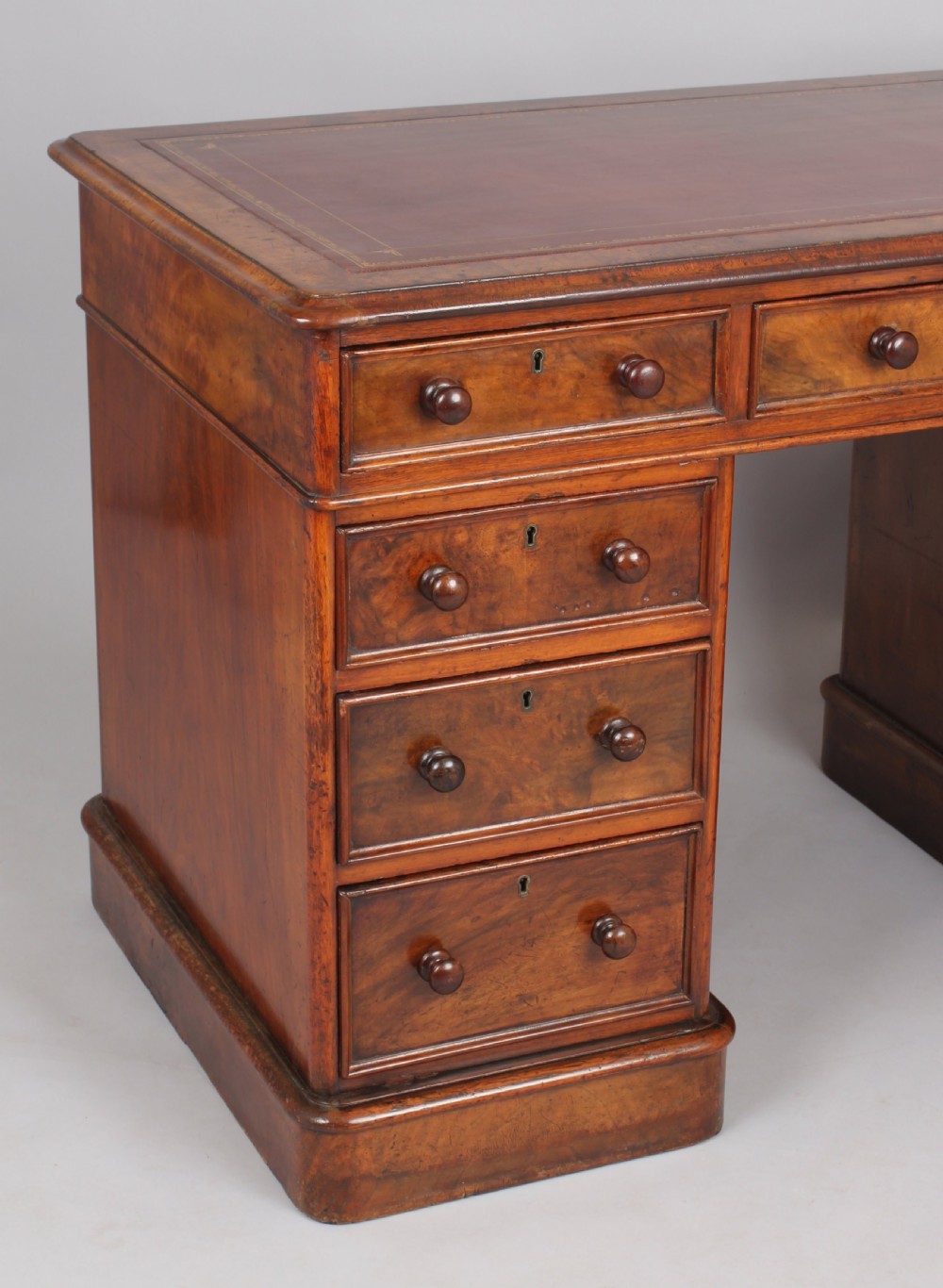 
Victorian walnut kneehole-desk View III