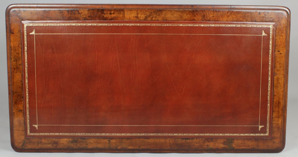 
Victorian walnut kneehole-desk View IV