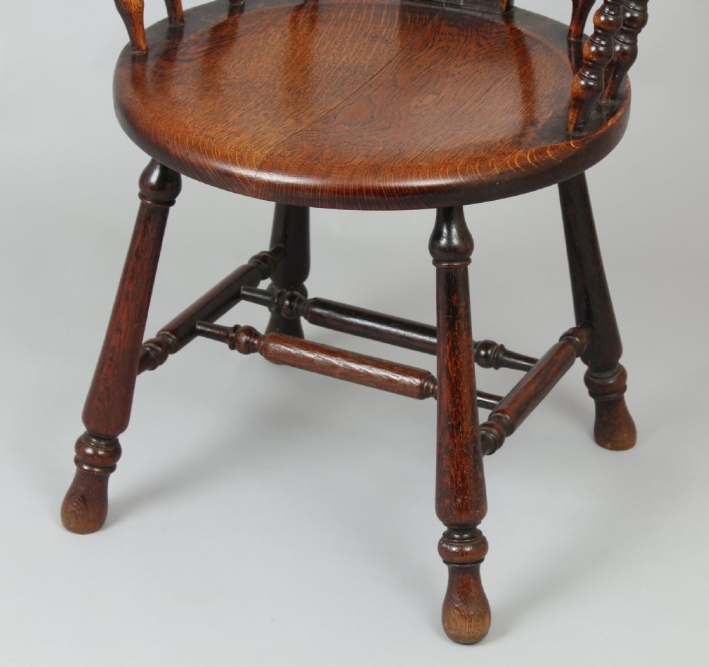 Early 20th century oak arm-chair of unusual form View IV