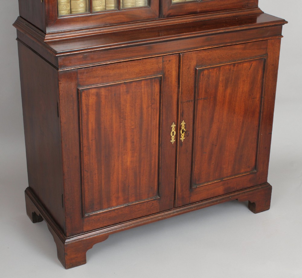 George III period mahogany bookcase of unusually small proportions View III