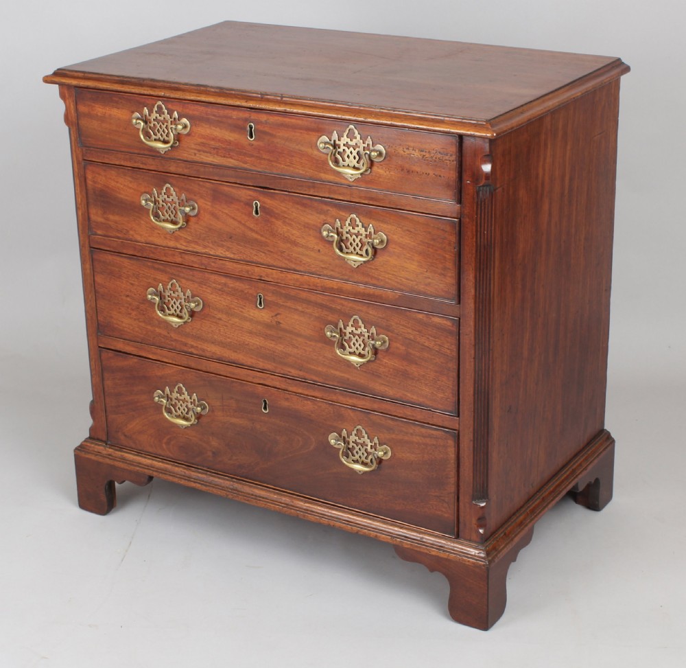 George III period small mahogany chest of drawers