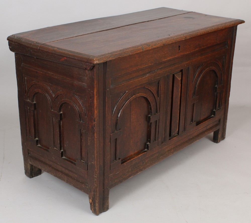 Late 17th century small oak coffer View II