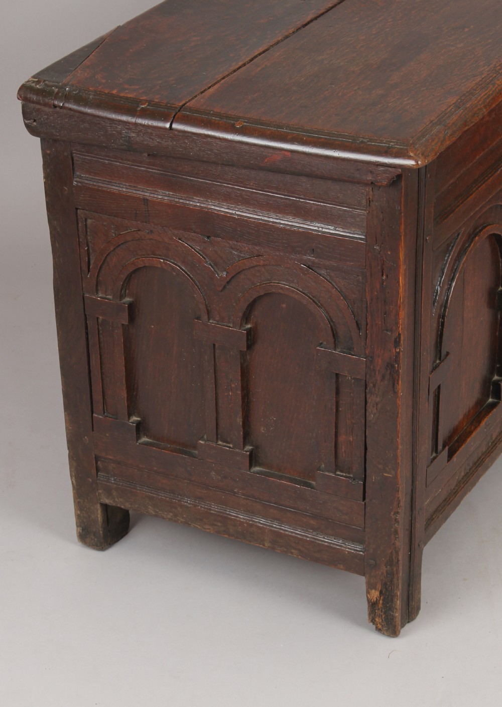Late 17th century small oak coffer View III