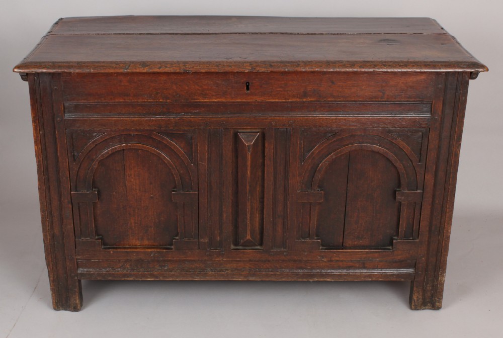 Late 17th century small oak coffer View IV