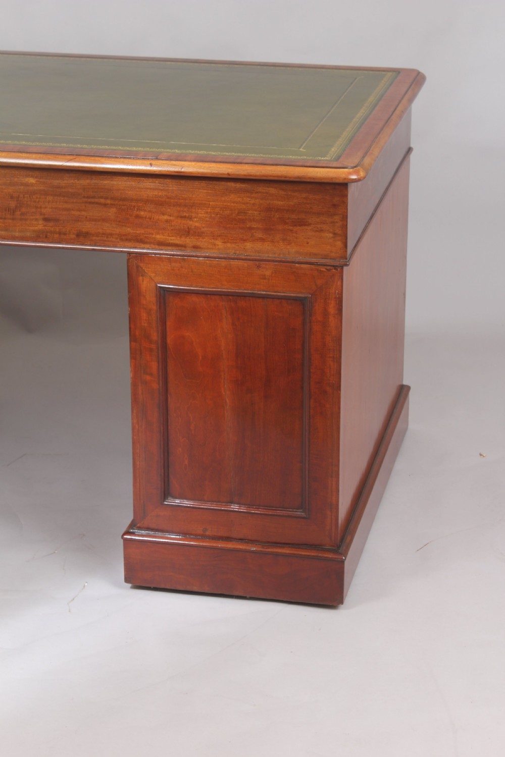 Good quality William IV period mahogany kneehole desk View IV