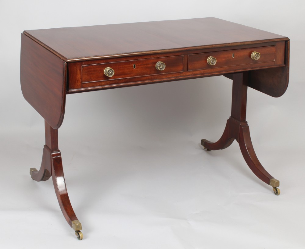 Elegant Regency period mahogany sofa-table