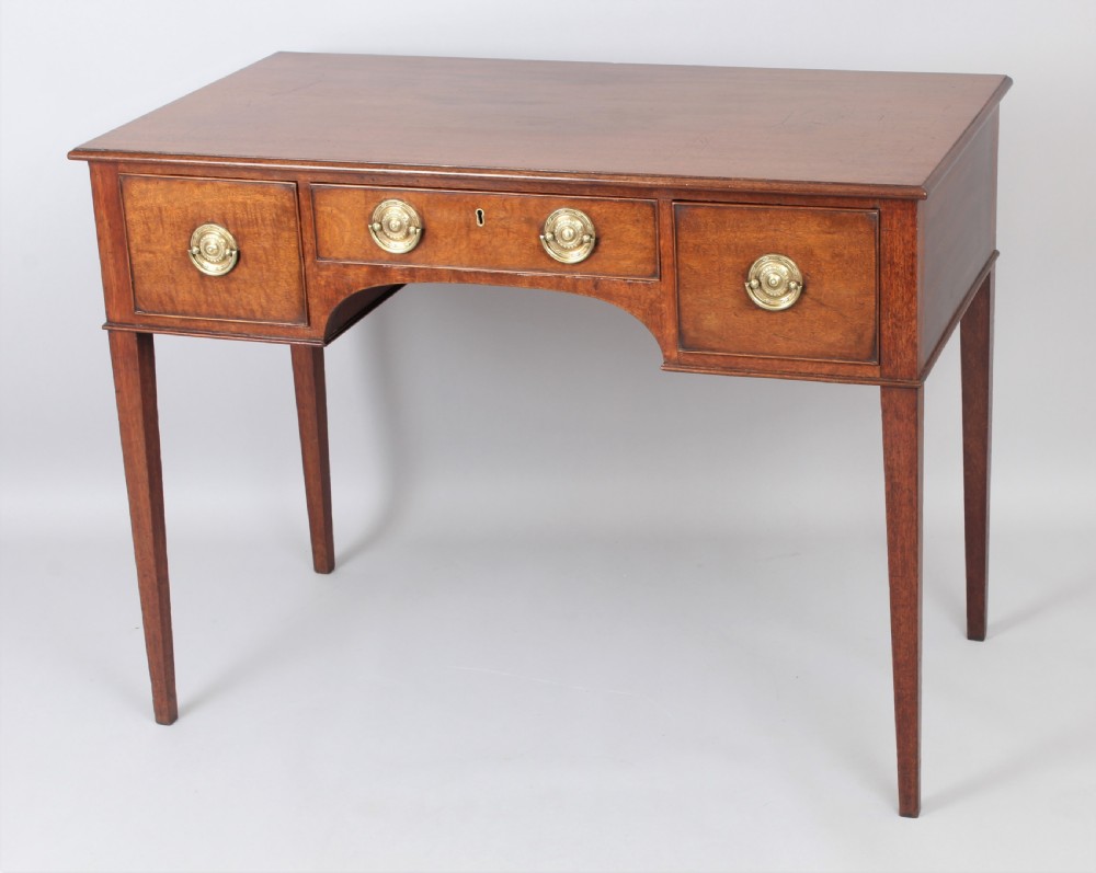 George III period mahogany side table/dressing table View V