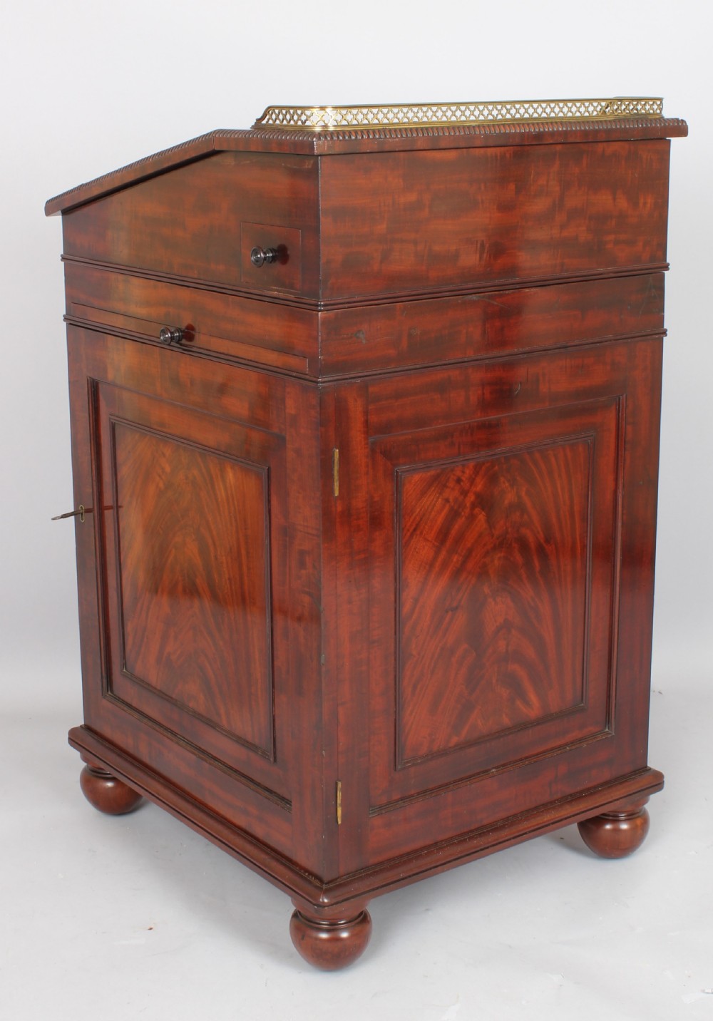 Mahogany Davenport of the highest quality in the manner of Gillows View II