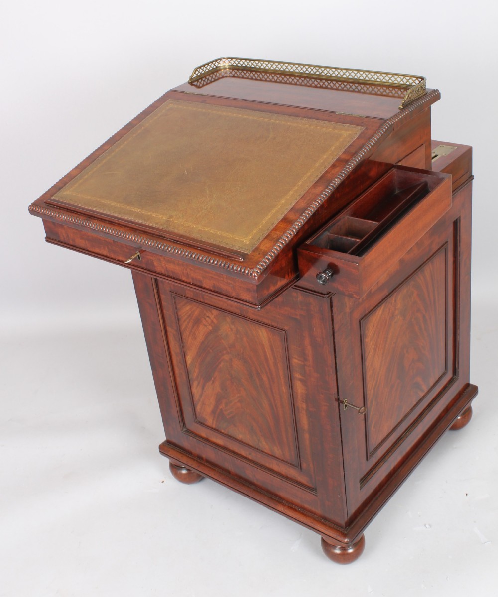 Mahogany Davenport of the highest quality in the manner of Gillows View III