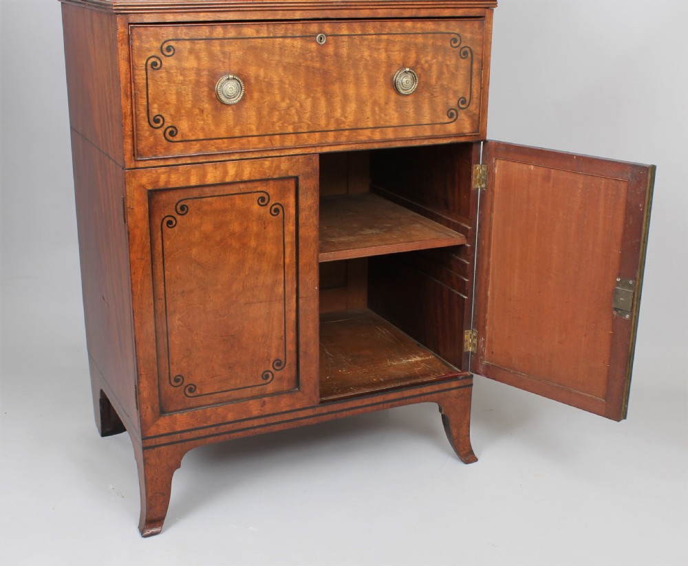 Small and well-proportioned George III period secretaire cabinet  View III