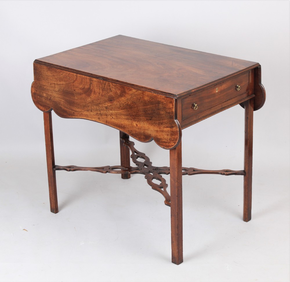 GIII mahogany Pembroke table View IV