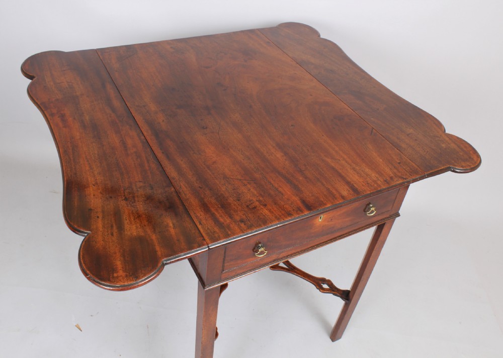 GIII mahogany Pembroke table View VI