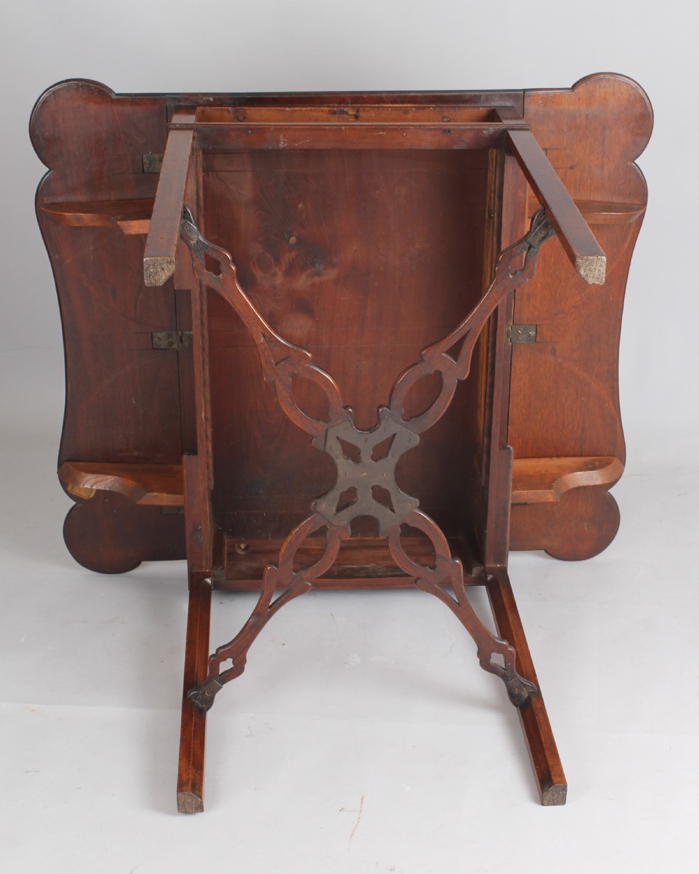 GIII mahogany Pembroke table View VIII